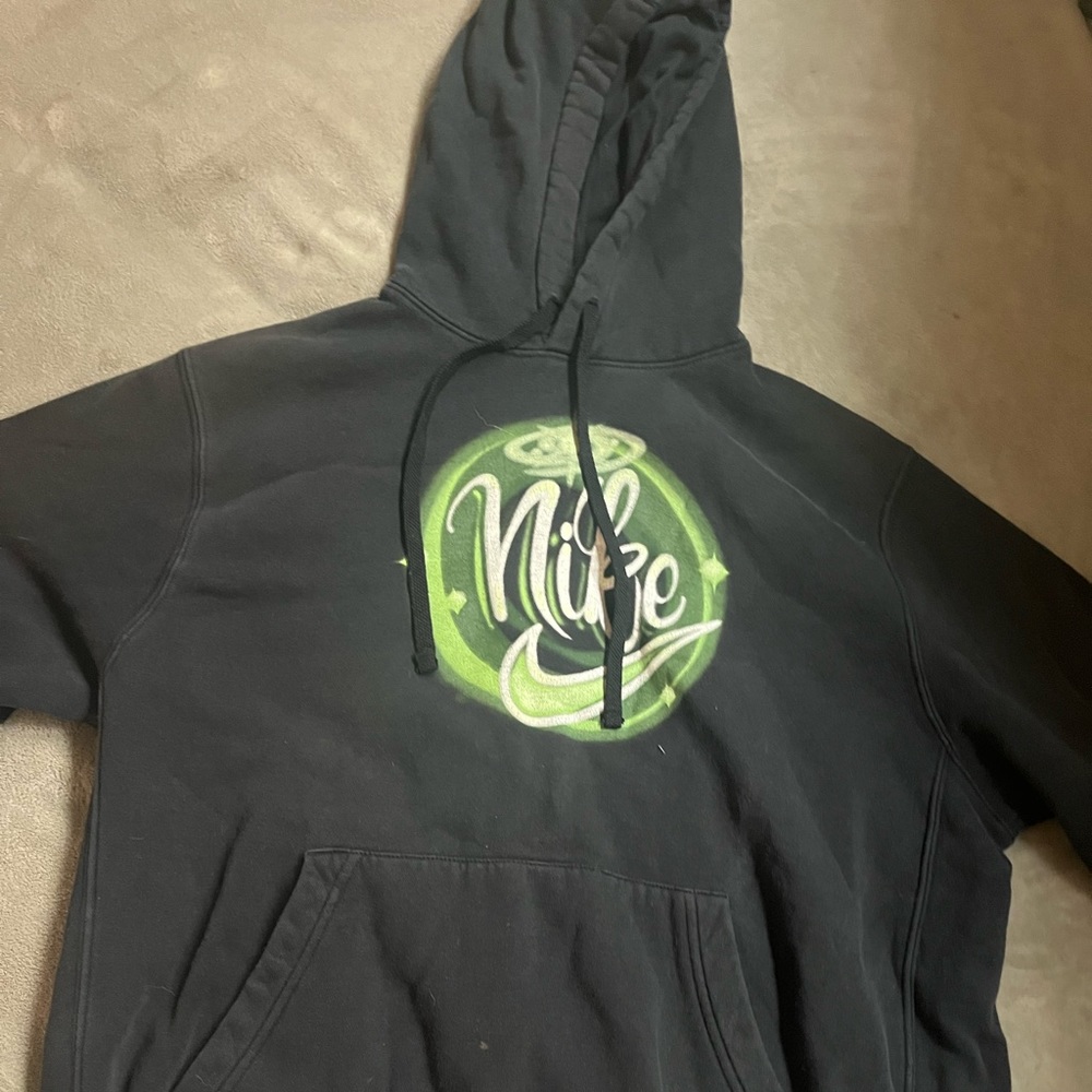 BLACK NIKE HOODIE